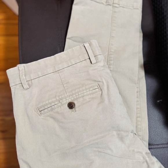 Men’s Light Tan Khaki Pants (33x30) | Gap Athletic Fit Essential Khakis - Picture 7 of 10